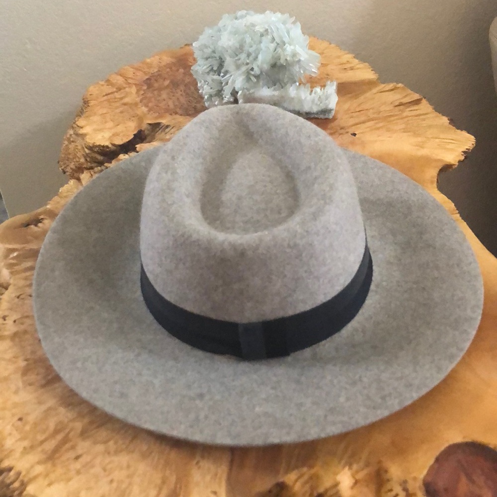 Worn 1 time Phoenix grey cashmere wool hat